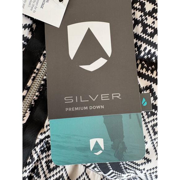 Lands End Puffer Vest Womens S Black Print HyperDry 600 Down Fair Isle - Picture 4 of 6